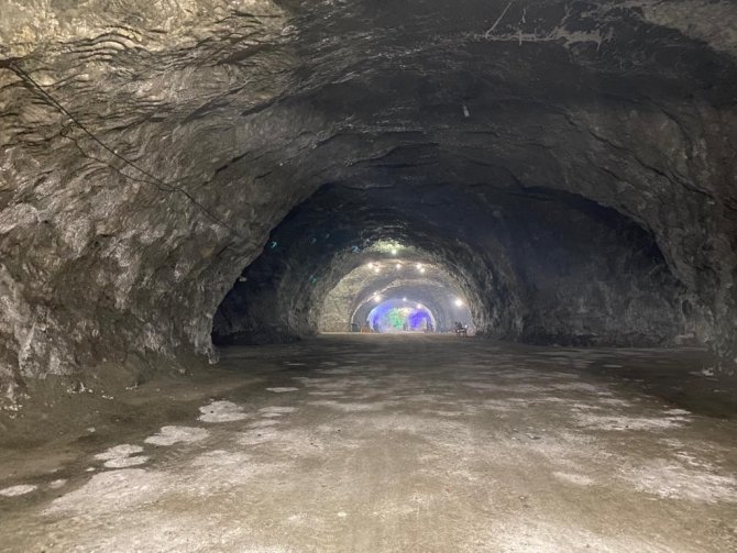 Üniversite Öğrencileri, Yerin 150 Metre Altındaki Tuz Mağarasını Keşfetti