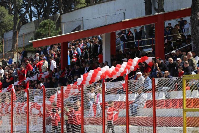 Şampiyon Ayvalıkgücü Ligde Son Maçını Da Kazandı. 3-2