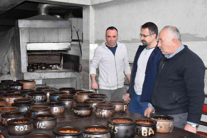 Yapımı 8 Saat Sürüyor, Hazır Olunca Kaleden Davul Çalınıyor