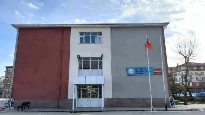 Şehit Aybüke Öğretmenin İsmini Taşıyan Okulun Adı Var, Binası Yok