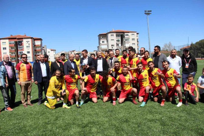 Kıralan Demirspor Bal’a Çok Yaklaştı