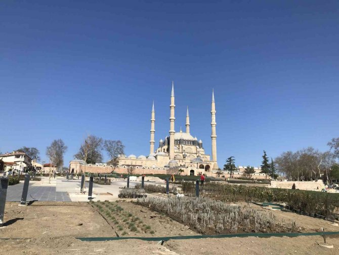 Mimar Sinan’ın Şaheseri Selimiye’nin Silueti Bozuldu