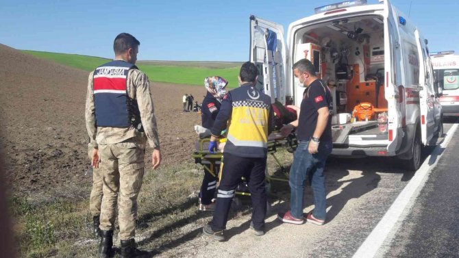 Amasya’da Takla Atan Otomobil Tarlaya Uçtu: 4 Yaralı