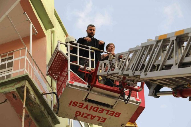 Elazığ’da Ev Yangını: 6 Kişi İtfaiye Tarafından Kurtarıldı