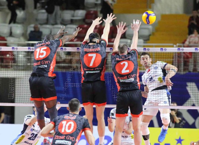 Erkekler Axa Kupa Voley’de İlk Finalist Arkas Spor