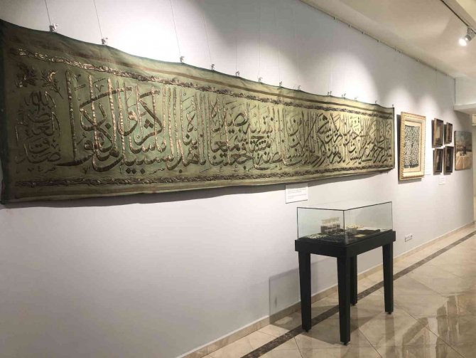Esenler’de “Kabe Örtüleri Ve Kabe Yolunda Hatıralar Sergisi” Açıldı