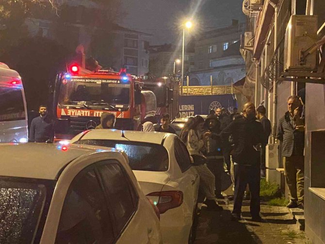Fatih’te Korkutan Yangın: Binanın Bodrum Katı Alevlere Teslim Oldu