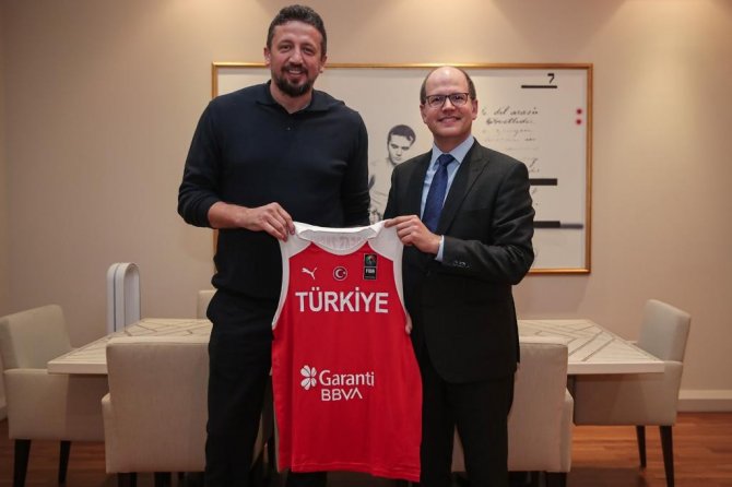 Hidayet Türkoğlu, Andreas Zagklis Ve Kamil Novak’ı Ağırladı