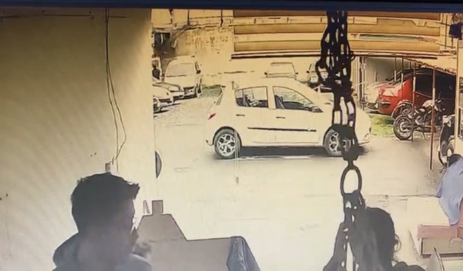 İ̇stanbul’da Dehşet Anları Kamerada: Freni Boşalan Otomobil Otoparktaki Araçların Üzerine Uçtu