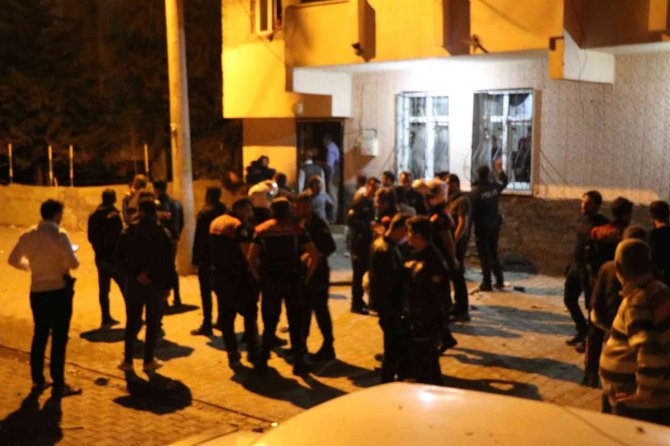 İ̇ftar Sonrası Komşular Arasında Taşlı Sopalı Kavga: 8 Yaralı