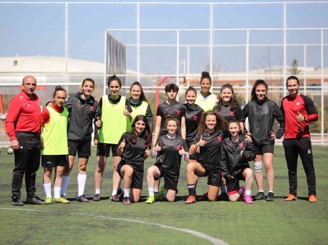 Sivasspor Kadın Futbol Takımı’nın Hedefi Lider Alg