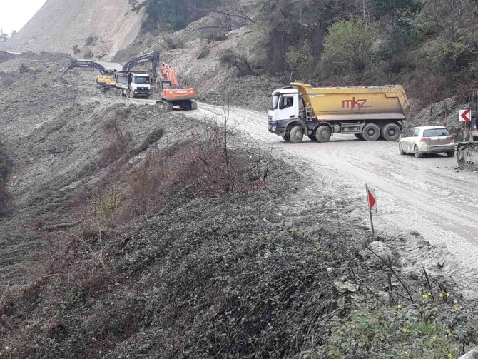 Heyelanın Kapattığı Kastamonu-çatalzeytin Karayolu 8 Gün Sonra Açıldı