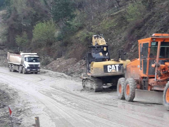 Heyelanın Kapattığı Kastamonu-çatalzeytin Karayolu 8 Gün Sonra Açıldı