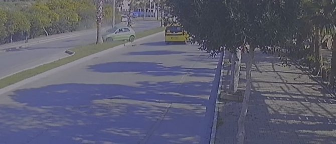 Otomobil Aydınlatma Direğine Çarptı: 1 Ağır Yaralı