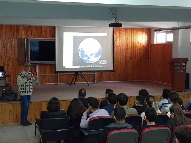 Köyceğiz Anadolu Lisesi’nde Sanal Zeka Konulu Bilim Söyleşisi Yapıldı