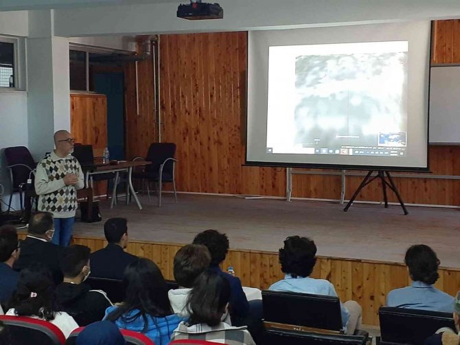 Köyceğiz Anadolu Lisesi’nde Sanal Zeka Konulu Bilim Söyleşisi Yapıldı