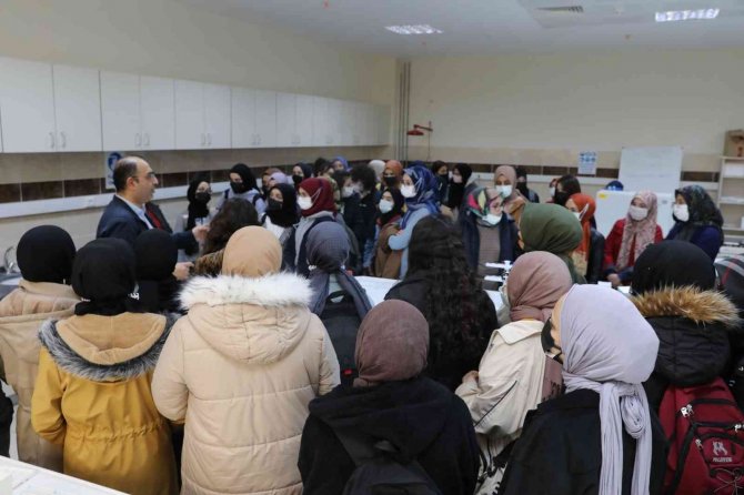 Lise Öğrencileri Üniversiteyi Yakından Tanıdı