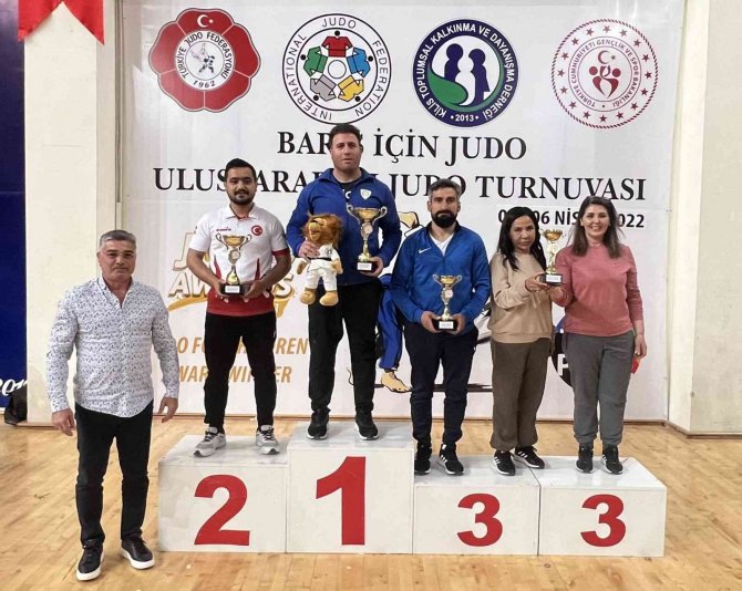 Manisa Bbsk’lı Judocular Madalyaları Topladı