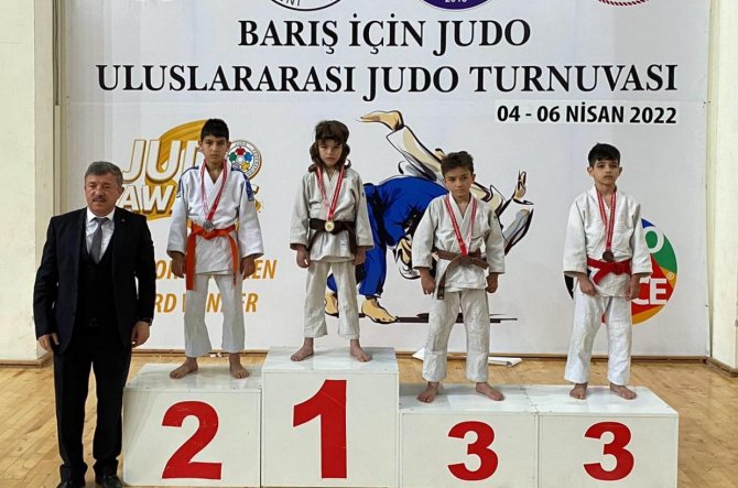 Manisa Bbsk’lı Judocular Madalyaları Topladı