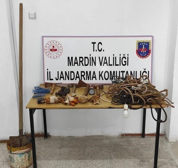 Mardin’de İzinsiz Kazı Yapanlar Suçüstü Yakalandı