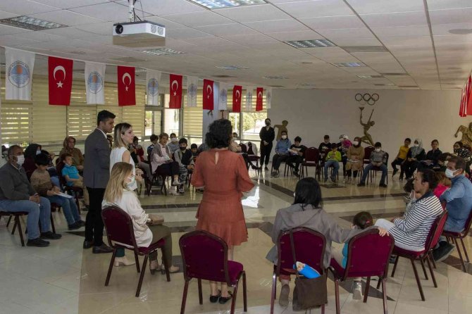 Mersin’de ’Çocuklarda Bilinçli Ekran Kullanımı Projesi’ Sürüyor