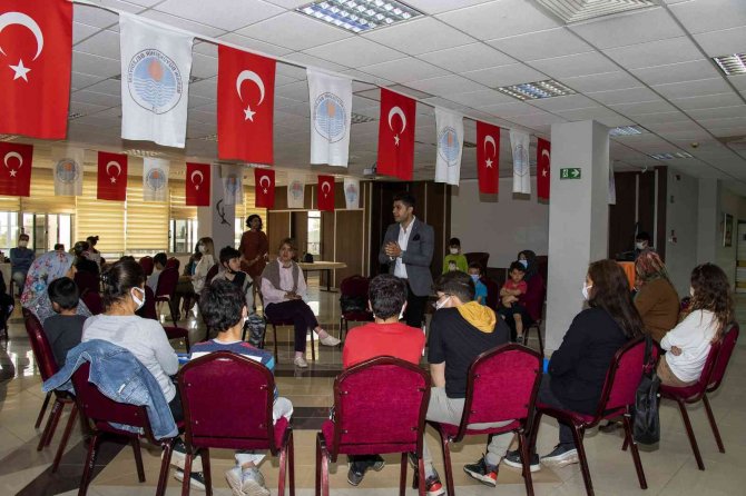 Mersin’de ’Çocuklarda Bilinçli Ekran Kullanımı Projesi’ Sürüyor