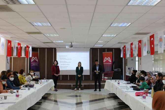 Mersin’de ’Çocuklarda Bilinçli Ekran Kullanımı Projesi’ Sürüyor