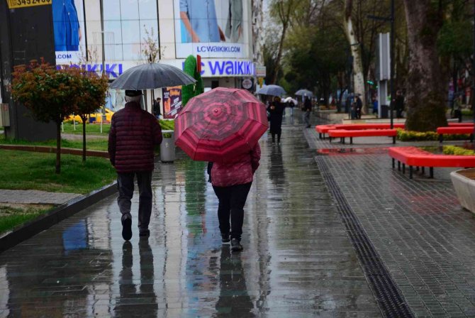Kocaeli Yağmurla Güne Uyandı