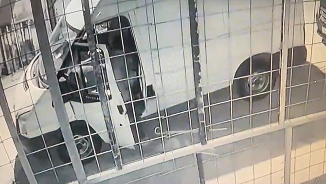 Şişli’de Otodan Akü Hırsızlığı Kamerada