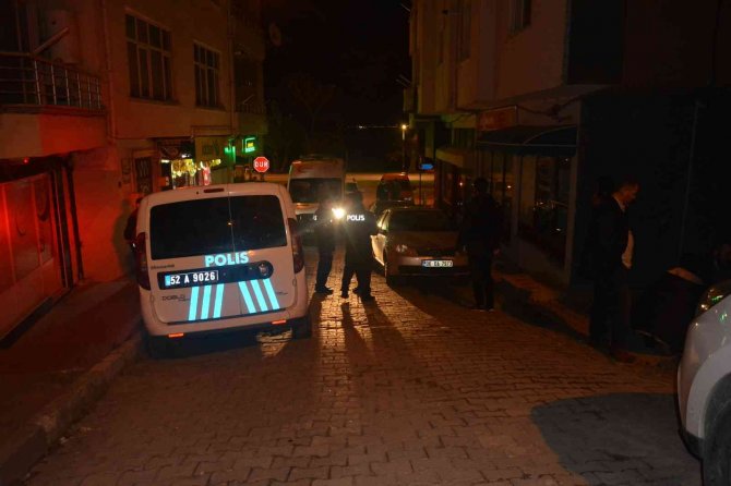 2 Çocuk Annesi Genç Kadın Evinde Ölü Bulundu: Olayla İlgisi Olduğu İddia Edilen 1 Kişi Aranıyor