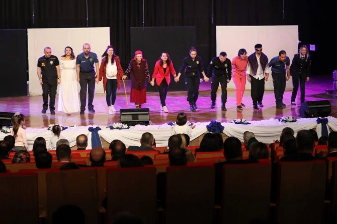 Polis Gecesi Renkli Görüntülere Sahne Oldu