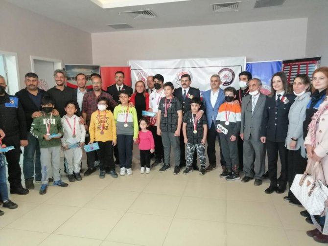Satranç Turnuvası Çekişmeli Geçti