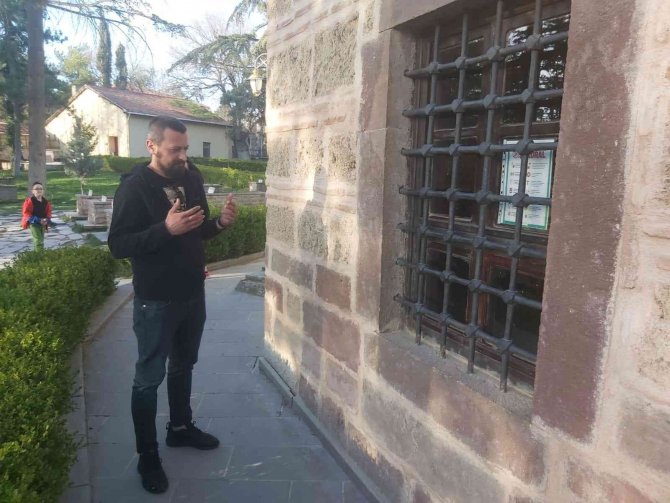 Ertuğrul Gazi Türbesi Ziyaretçileri Erken Kapanmaya Tepkili