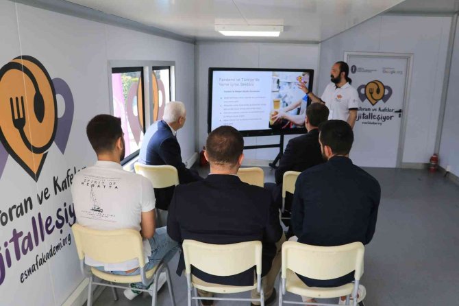 Restoran Ve Kafeler Dijitalleşiyor Projesi’nin Eğitim Tırı Adana’da
