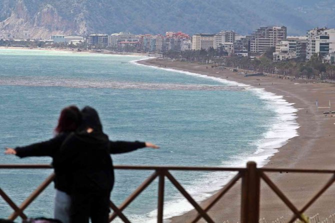 Antalya’da Hava Sıcaklığı Aniden Düştü, Ortaya Kartpostallık Görüntüler Çıktı