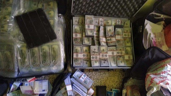 Eskişehir’deki Besi Çiftliğini Sahte Dolarla Satın Almak İsteyen Zanlılar İ̇stanbul’da Yakalandı