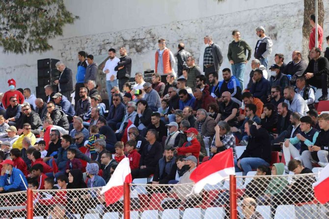 Şampiyon Ayvalıkgücü Ligde Son Maçını Da Kazandı. 3-2