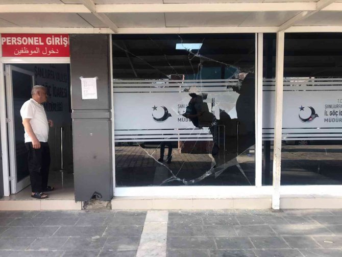 Şanlıurfa İ̇l Göç İ̇daresine Taşlı Saldırı: 15 Gözaltı
