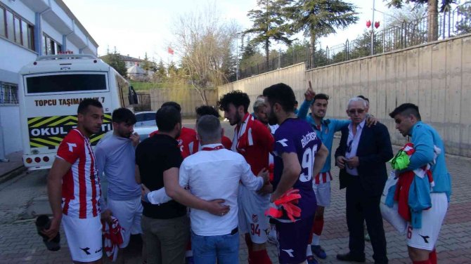 Son Dakikalarında Gerginleşen Maç, Soyunma Odası Girişine De Taşındı