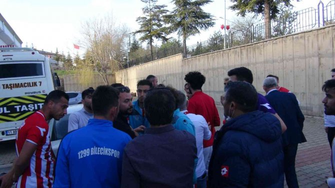 Son Dakikalarında Gerginleşen Maç, Soyunma Odası Girişine De Taşındı