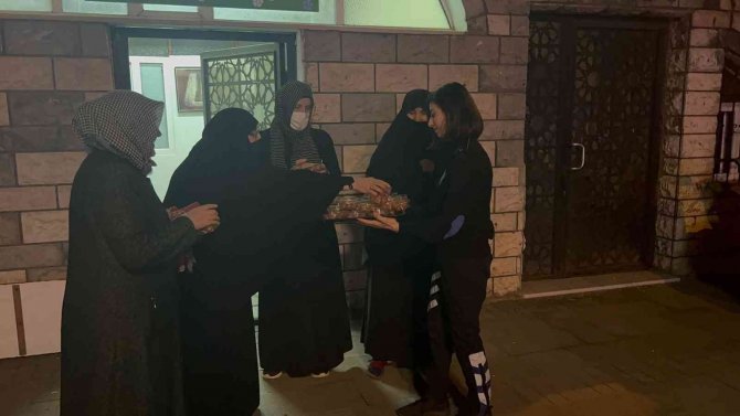Polis Ekipleri, Polis Teşkilatının 177. Kuruluş Yıl Dönümünde Tüm Şehitlerin Anısına Lokma Dağıttı