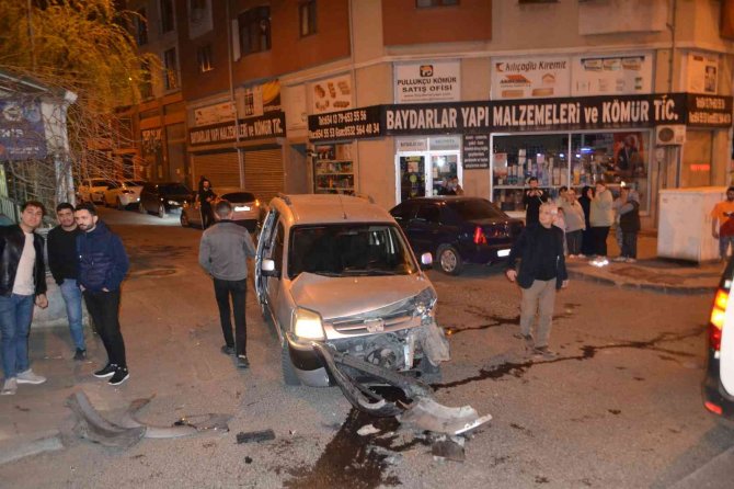 Alkollü Sürücünün 4 Aracı Biçtiği Anlar Kamerada