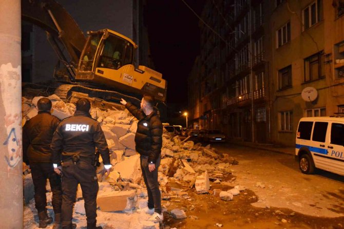 Kepçeyi Soyan Hırsıza Bekçilerden Suçüstü