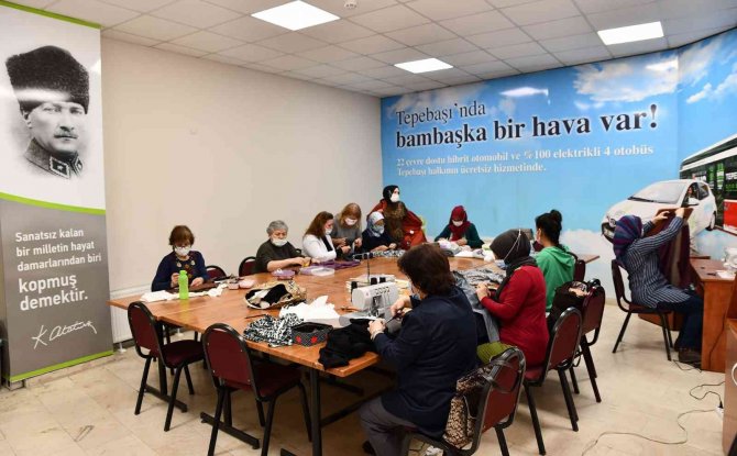 Kadınlar Belde Evleri İle Üretirken Sosyalleşiyor