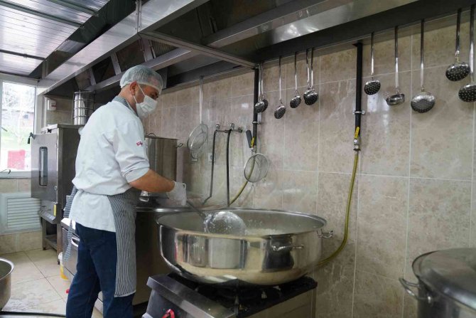 İ̇ftar Yemekleri Vatandaşların Kapısına Kadar Ulaştırılıyor