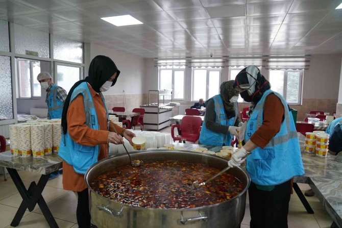 İ̇ftar Yemekleri Vatandaşların Kapısına Kadar Ulaştırılıyor