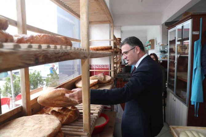 Vali Balcı, Eline Küreği Aldı Pide Pişirdi