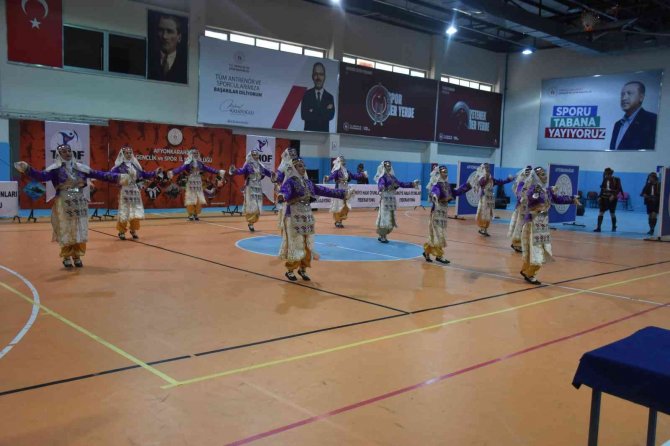 Afyonkarahisar’da Kulüpler Arası Halk Oyunları Yarışması Sona Erdi