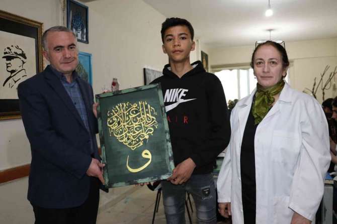 Afgan Uyruklu Çocuğun Yeteneği Hayran Bıraktı