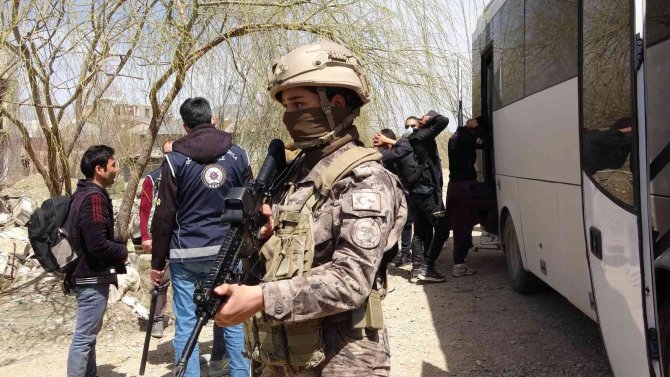 Van’da 35 Düzensiz Göçmen Yakalandı